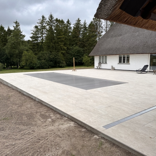 belægning til ny nedgravet pool