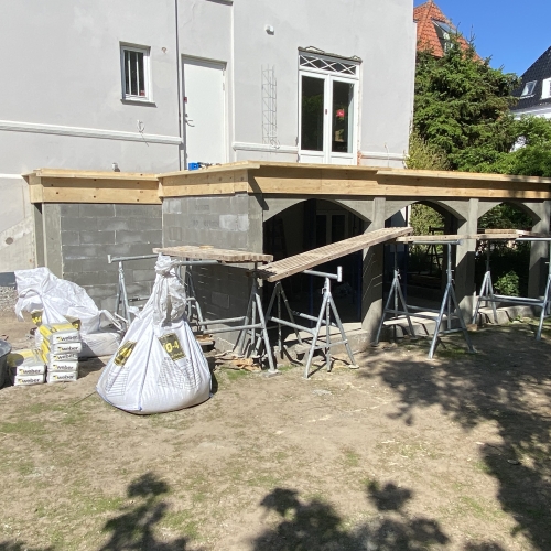 betonarbejde til hævet stenterrasse