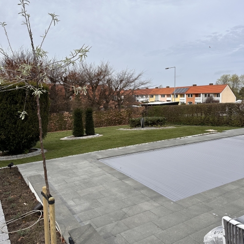 dækket swimmingpool til haven