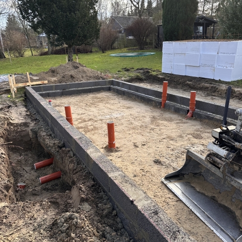 forarbejde til støbning af fundament til anneks