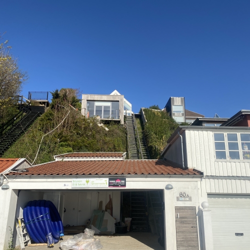 indkørsel og trappe