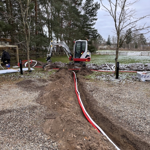 Lægning af rør til swimmingpool