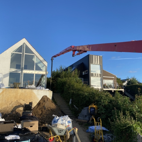 levering af swimmingpool via kran