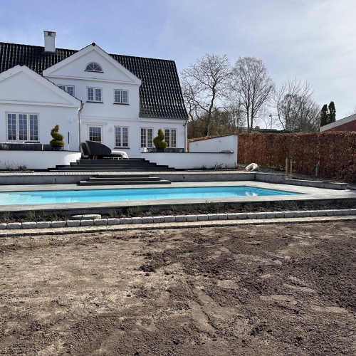 nedgravet pool i Roskilde