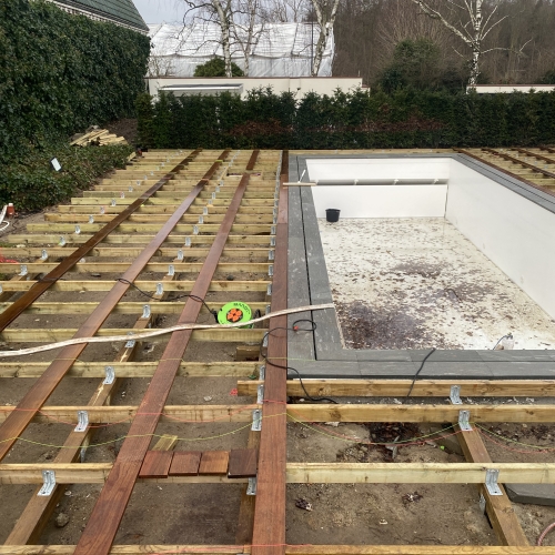 Nedgravet pool træbelægning