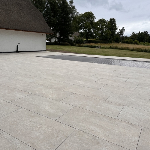 ny belægning og swimmingpool til haven