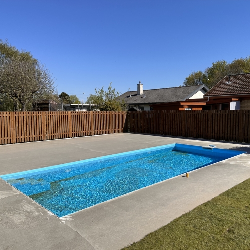 swimmingpool til haven i beton