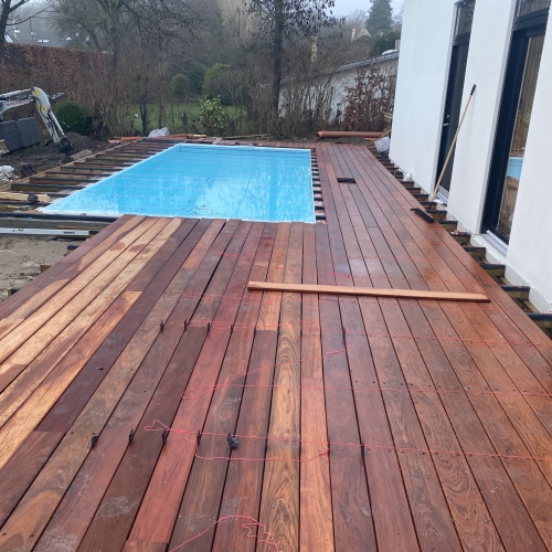 træterrasse og nedgravet pool